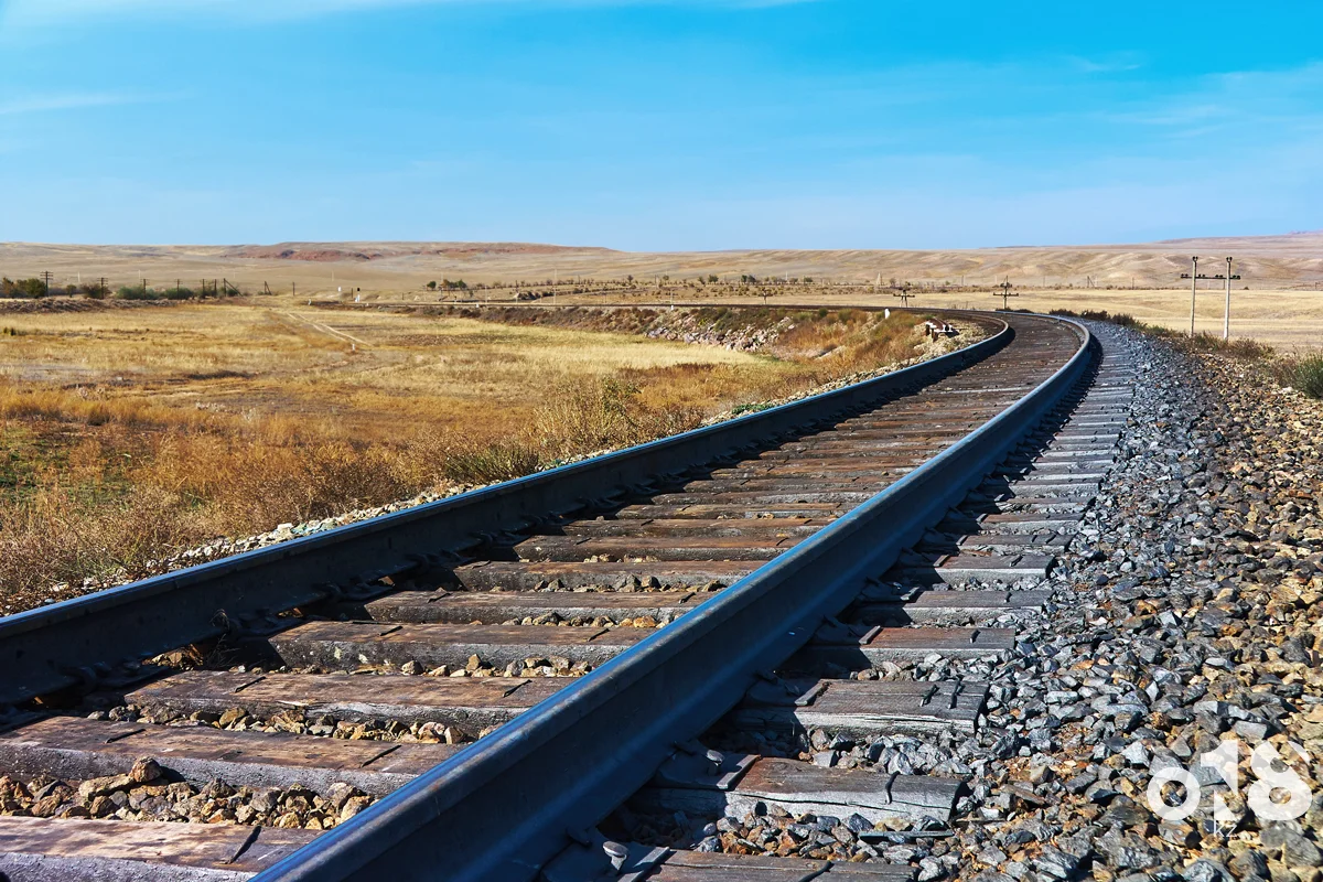 Семей железная дорога. Железная дорога в Казахстане Достык – Мойынты. Вагон Турксиб. Турксиб железная дорога. Дороги Казахстана.